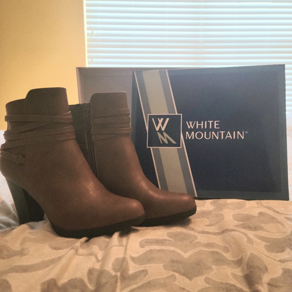 Woman's White Mountains brown ankle boots 7.5 Natural/Tumbled/Smooth see photos